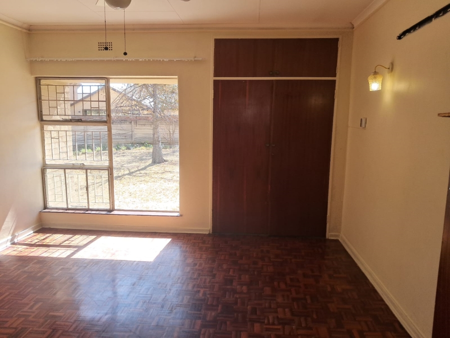 5 Bedroom Property for Sale in Flamingo Park Free State